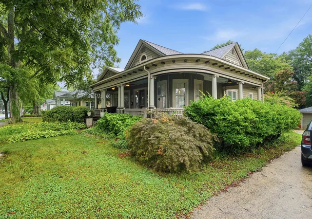 Photo 2 of Sale Pending at 422 S Limestone St, Gaffney, SC 29340 | MLS# SPN339542 | Listing updated on 2026-08-12
