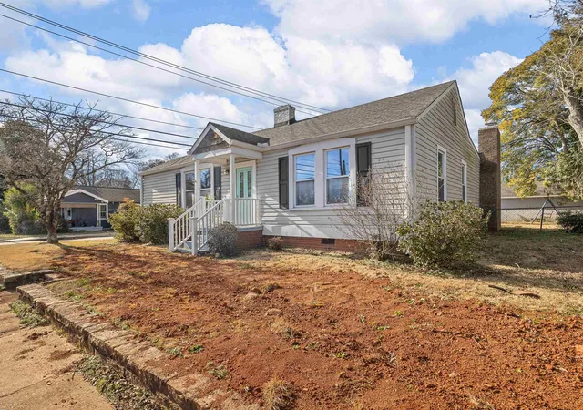 Photo 3 of Sale Pending at 201 Perry Rd, Greenville, SC 29609 | MLS# SPN339548 | Listing updated on 2026-08-18