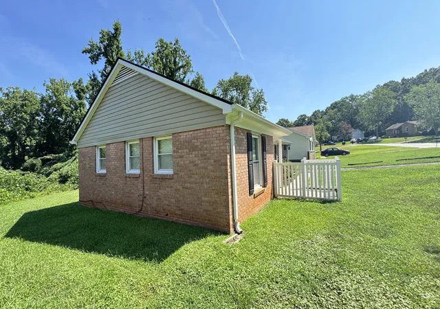 Photo 3 of Single family home for sale at 136 Raintree Dr, Spartanburg, SC 29301 | MLS# SPN339596 | Listing updated on 2026-08-29