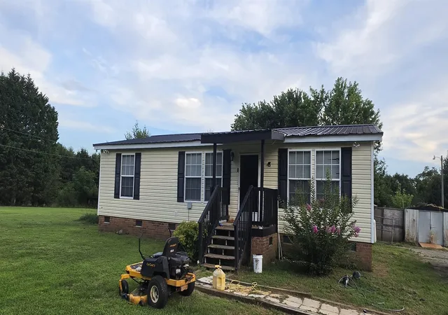 Photo 1 of Manufactured home for sale at 660 Hammett Rd, Spartanburg, SC 29307 | MLS# SPN339627 | Listing updated on 2026-08-28
