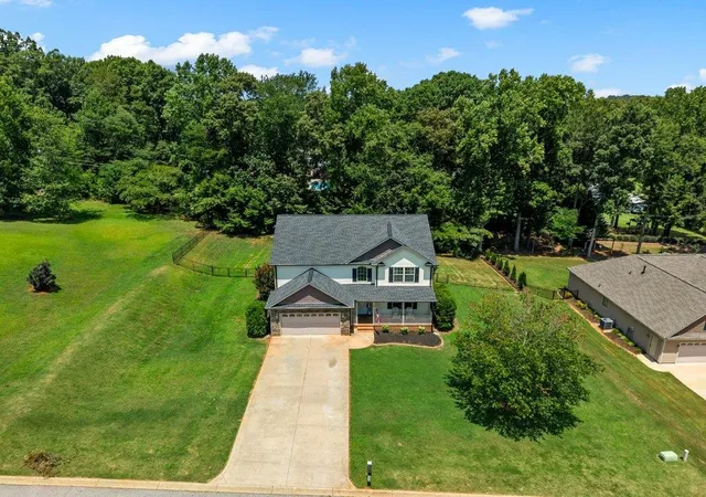 Photo 2 of Single family home for sale at 335 Laura Faye Ln, Lyman, SC 29365 | MLS# SPN339644 | Listing updated on 2026-08-22