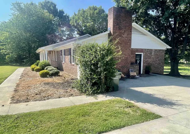 Photo 3 of Sale Pending at 538 Burns Rd, Spartanburg, SC 29307 | MLS# SPN339656 | Listing updated on 2026-08-06