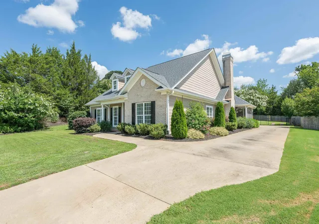 Photo 3 of Sale Pending at 1 Laurel Grv Dr, Simpsonville, SC 29681 | MLS# SPN339687 | Listing updated on 2026-09-01