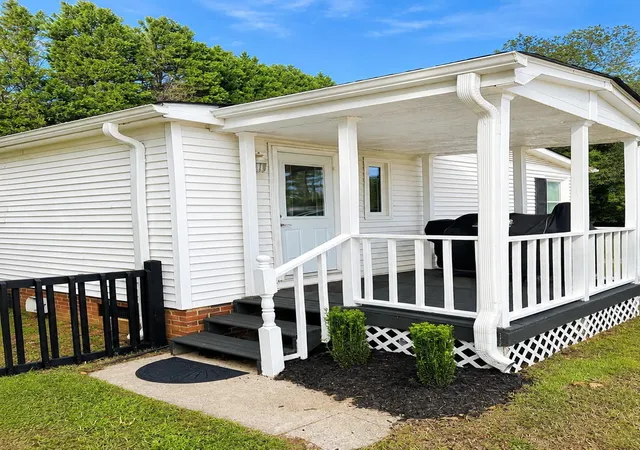 Photo 2 of Manufactured home for sale at 215 Lake Front Rd, Inman, SC 29349 | MLS# SPN339700 | Listing updated on 2026-09-02