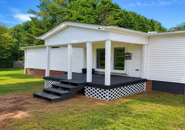 Photo 3 of Manufactured home for sale at 215 Lake Front Rd, Inman, SC 29349 | MLS# SPN339700 | Listing updated on 2026-09-02