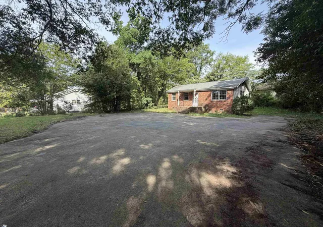 Photo 3 of Single family home for sale at 352 Whitney Rd, Spartanburg, SC 29303 | MLS# SPN339760 | Listing updated on 2026-09-06