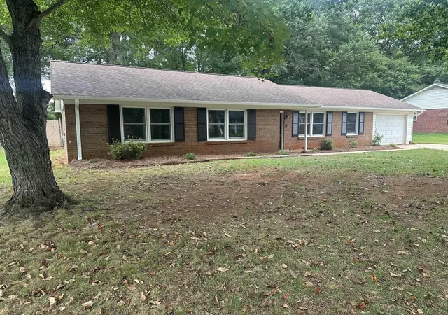 Photo 1 of Single family home for sale at 220 River Forest Dr, Boiling Springs, SC 29316 | MLS# SPN339790 | Listing updated on 2026-07-25
