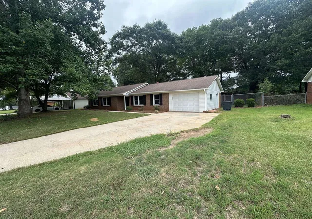 Photo 3 of Single family home for sale at 220 River Forest Dr, Boiling Springs, SC 29316 | MLS# SPN339790 | Listing updated on 2026-07-25
