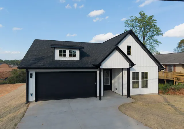 Photo 2 of Single family home for sale at 193 W Wood St, Spartanburg, SC 29303 | MLS# SPN339861 | Listing updated on 2026-07-31