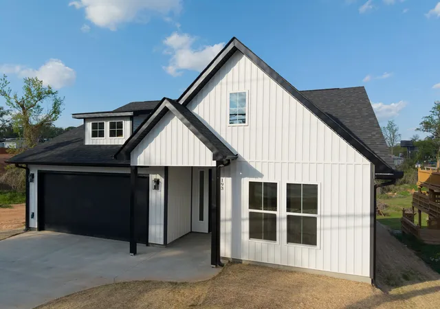 Photo 3 of Single family home for sale at 193 W Wood St, Spartanburg, SC 29303 | MLS# SPN339861 | Listing updated on 2026-07-31