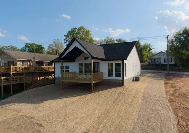 Photo 3 of Single family home for sale at 193 W Wood St, Spartanburg, SC 29303 | MLS# SPN339861 | Listing updated on 2026-07-31