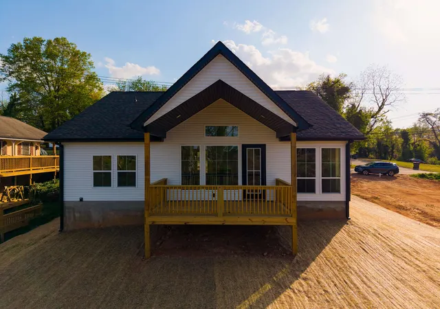 Photo 4 of Single family home for sale at 193 W Wood St, Spartanburg, SC 29303 | MLS# SPN339861 | Listing updated on 2026-07-31