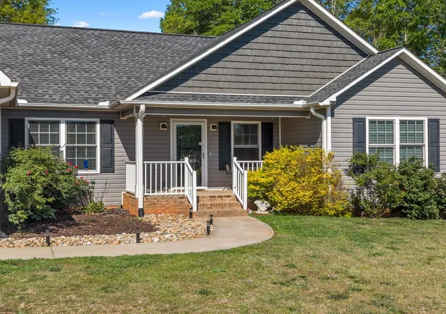 Photo 2 of Single family home for sale at 108 Butternut Rd, Spartanburg, SC 29306 | MLS# SPN339882 | Listing updated on 2026-07-29