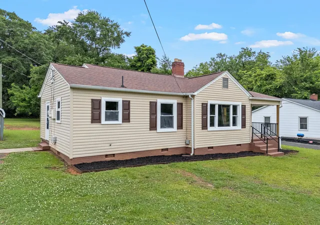 Photo 3 of Sale Pending at 714 Holmes St, Gaffney, SC 29341 | MLS# SPN339883 | Listing updated on 2026-08-06