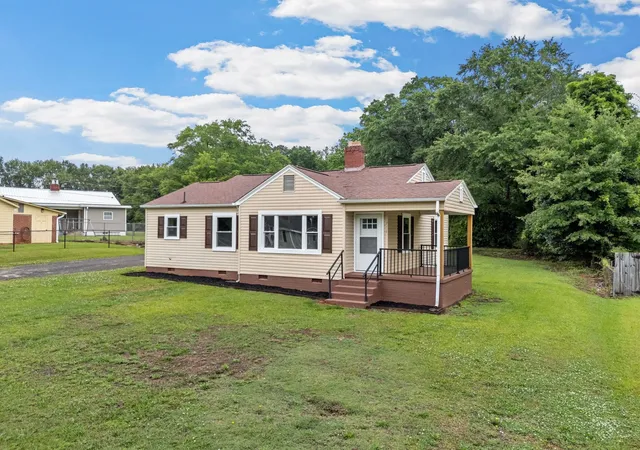 Photo 4 of Sale Pending at 714 Holmes St, Gaffney, SC 29341 | MLS# SPN339883 | Listing updated on 2026-08-06
