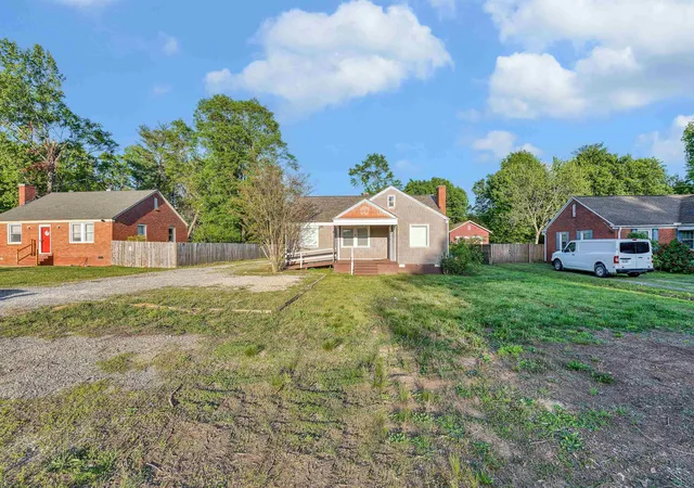 Photo 2 of Single family home for sale at 170 Gossett Rd, Spartanburg, SC 29307 | MLS# SPN339926 | Listing updated on 2026-09-01