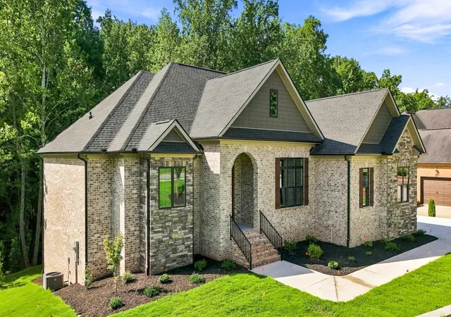 Photo 2 of Single family home for sale at 548 Verdae Dr, Spartanburg, SC 29301 | MLS# SPN339995 | Listing updated on 2026-08-20
