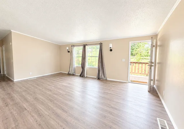 Photo 3 of Manufactured home for sale at 118 Lockman St, Inman, SC 29349 | MLS# SPN339997 | Listing updated on 2026-09-10