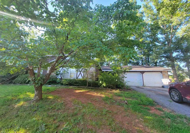 Photo 1 of Single family home for sale at 334 Seven Oaks Ln, Spartanburg, SC 29301 | MLS# SPN340005 | Listing updated on 2026-10-20