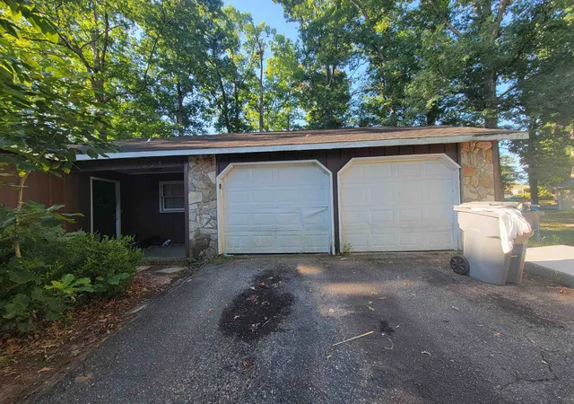 Photo 2 of Single family home for sale at 334 Seven Oaks Ln, Spartanburg, SC 29301 | MLS# SPN340005 | Listing updated on 2026-10-20