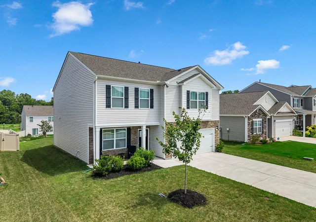Photo 3 of Single family home for sale at 7 Plumwood St, Simpsonville, SC 29680 | MLS# SPN340034 | Listing updated on 2026-08-01