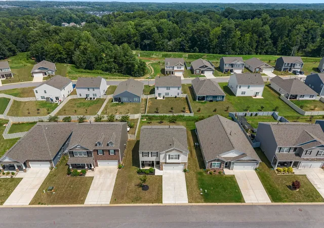 Photo 3 of Single family home for sale at 7 Plumwood St, Simpsonville, SC 29680 | MLS# SPN340034 | Listing updated on 2026-08-01