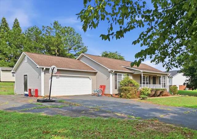 Photo 2 of Single family home for sale at 113 Beaver Crk Dr, Chesnee, SC 29323 | MLS# SPN340146 | Listing updated on 2026-08-31