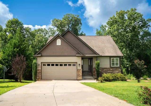 Photo 1 of Single family home for sale at 121 Albus Dr, Wellford, SC 29385 | MLS# SPN340245 | Listing updated on 2026-09-01