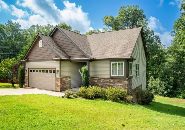 Photo 2 of Single family home for sale at 121 Albus Dr, Wellford, SC 29385 | MLS# SPN340245 | Listing updated on 2026-09-01