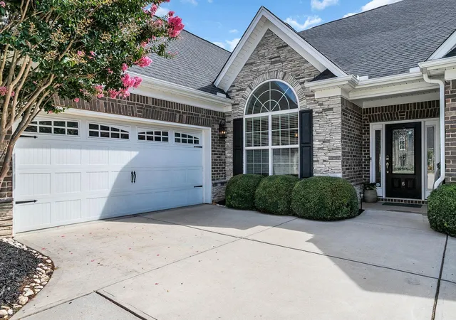 Photo 3 of Single family home for sale at 6 Lakeway Pl, Simpsonville, SC 29681 | MLS# SPN340264 | Listing updated on 2026-10-02