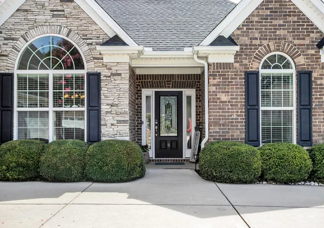 Photo 3 of Single family home for sale at 6 Lakeway Pl, Simpsonville, SC 29681 | MLS# SPN340264 | Listing updated on 2026-10-02