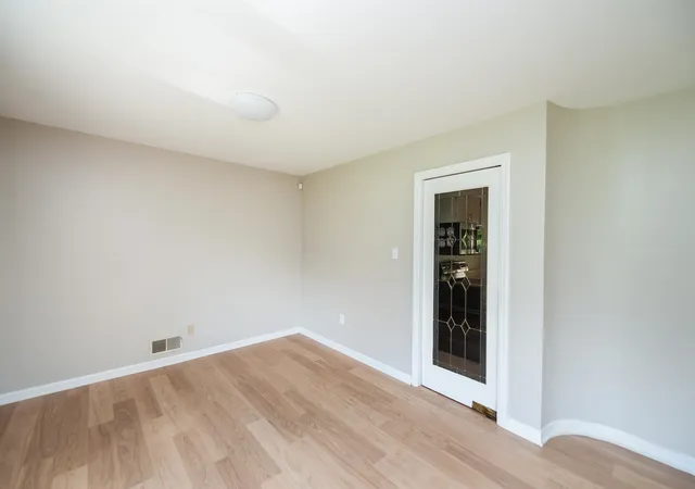 Photo 3 of Sale Pending at 325 Fairlane Dr, Spartanburg, SC 29307 | MLS# SPN340283 | Listing updated on 2026-08-14