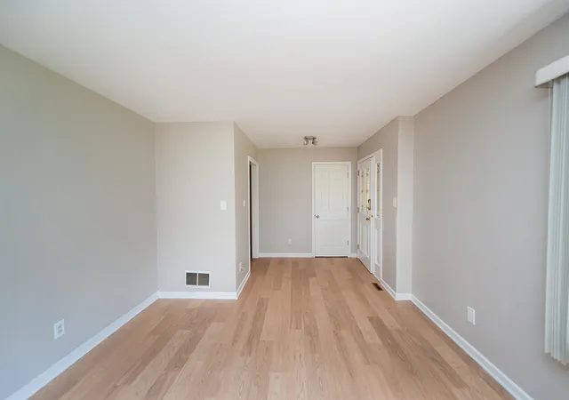 Photo 4 of Sale Pending at 325 Fairlane Dr, Spartanburg, SC 29307 | MLS# SPN340283 | Listing updated on 2026-08-14