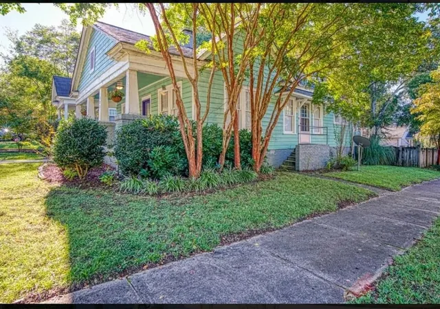 Photo 2 of Sale Pending at 323 S Hampton Dr, Spartanburg, SC 29306 | MLS# SPN340287 | Listing updated on 2026-09-22