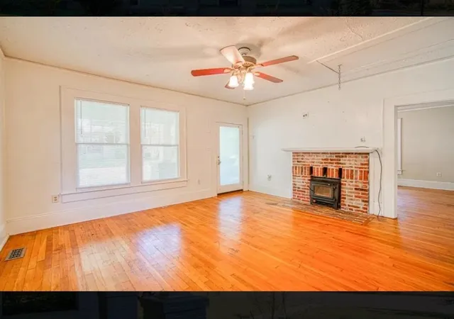 Photo 3 of Sale Pending at 323 S Hampton Dr, Spartanburg, SC 29306 | MLS# SPN340287 | Listing updated on 2026-09-22