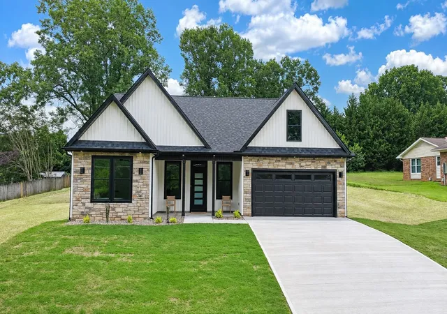 Photo 1 of Sale Pending at 333 Peach Valley Dr, Spartanburg, SC 29303 | MLS# SPN340332 | Listing updated on 2026-08-25