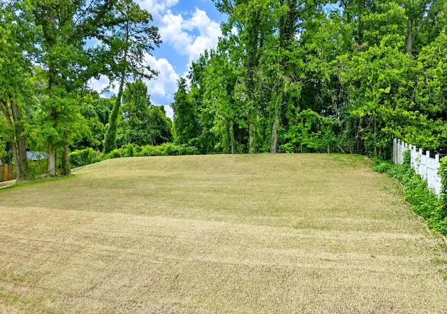 Photo 3 of Sale Pending at 333 Peach Valley Dr, Spartanburg, SC 29303 | MLS# SPN340332 | Listing updated on 2026-08-25