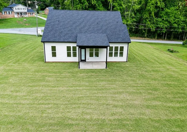 Photo 3 of Sale Pending at 333 Peach Valley Dr, Spartanburg, SC 29303 | MLS# SPN340332 | Listing updated on 2026-08-25