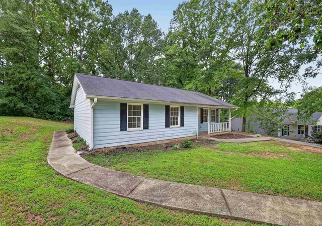 Photo 3 of Sale Pending at 102 Winterhaven Rd, Spartanburg, SC 29301 | MLS# SPN340358 | Listing updated on 2026-10-01