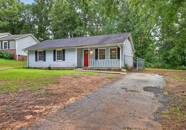 Photo 3 of Sale Pending at 102 Winterhaven Rd, Spartanburg, SC 29301 | MLS# SPN340358 | Listing updated on 2026-10-01