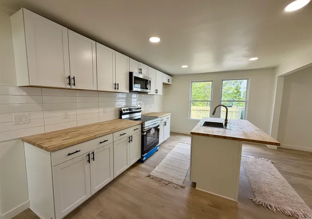 Photo 3 of Single family home for sale at 192 Bomar Ave, Spartanburg, SC 29306 | MLS# SPN340394 | Listing updated on 2026-09-22