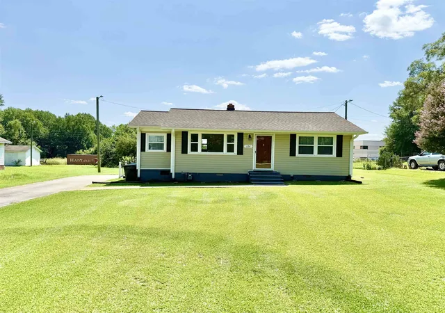 Photo 3 of Sale Pending at 124 West 9th St, Gaffney, SC 29340 | MLS# SPN340401 | Listing updated on 2026-08-15