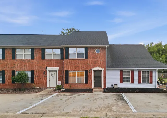 Photo 1 of Townhouse for sale at 504 S Townes Ct, Spartanburg, SC 29301 | MLS# SPN340404 | Listing updated on 2026-09-03