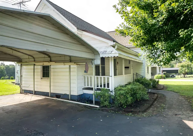 Photo 3 of Single family home for sale at 609 S Georgia Ave, Chesnee, SC 29323 | MLS# SPN340417 | Listing updated on 2026-08-16