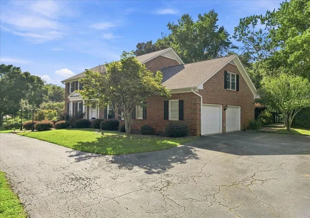 Photo 3 of Sale Pending at 410 Thornhill Dr, Spartanburg, SC 29301 | MLS# SPN340471 | Listing updated on 2026-09-05
