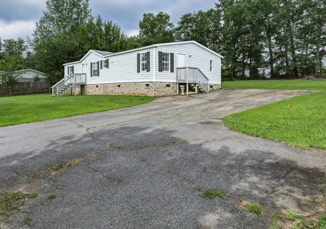 Photo 3 of Manufactured home for sale at 728 Ohenry Dr, Inman, SC 29349 | MLS# SPN340485 | Listing updated on 2026-08-29