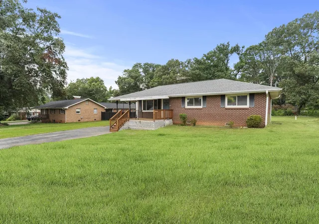 Photo 4 of Single family home for sale at 214 Crawford Cir, Spartanburg, SC 29301 | MLS# SPN340504 | Listing updated on 2026-08-25