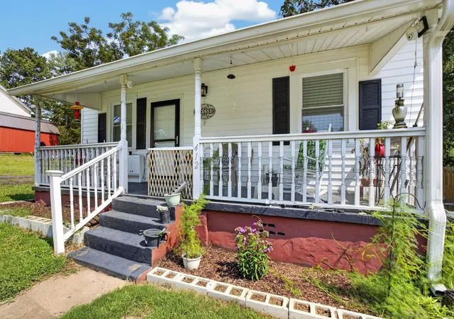 Photo 3 of Sale Pending at 412 Connecticut Ave, Greer, SC 29650 | MLS# SPN340531 | Listing updated on 2026-08-18