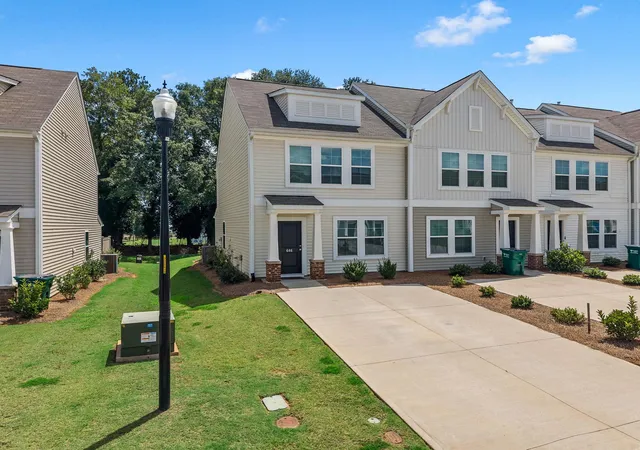Photo 3 of Townhouse for sale at 646 Blossom Run, Spartanburg, SC 29307 | MLS# SPN340532 | Listing updated on 2026-08-14
