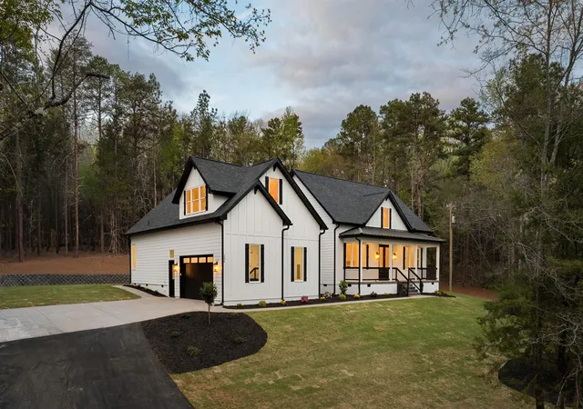 Photo 1 of Sale Pending at 206 Zimmerman Lake Rd, Spartanburg, SC 29306 | MLS# SPN340537 | Listing updated on 2026-08-15